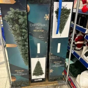 Alternative view of Pallet Christmas Tree